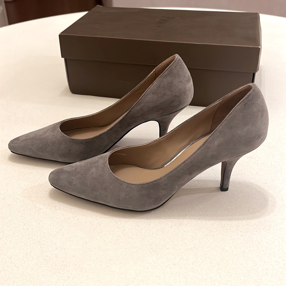 New in Box Linea Paolo Gray Suede Kitten Heels Pumps Stilettos US 7